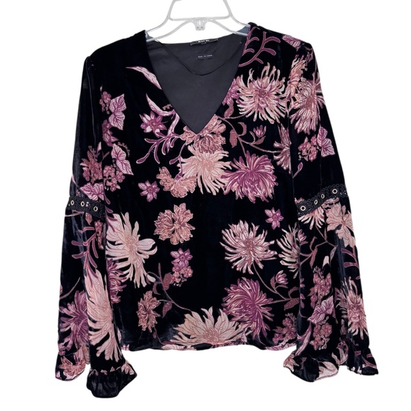 Miss Me Tops - Miss Me Small Black Floral Velvet Bell‎ Sleeve Blouse • Boho Festival Party
